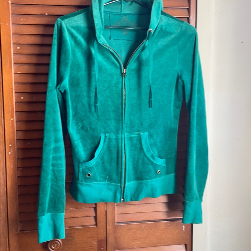 green zip up